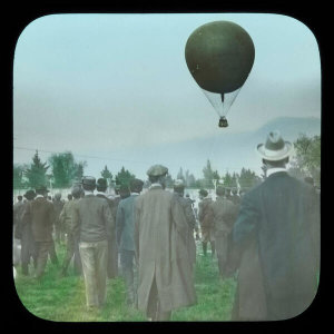 Harold A. Parker - Spectators watch the American ascend, Pasadena, 1909
